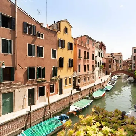 Apartment Magic Central On Quiet Canal, Wifi, Ac Venice